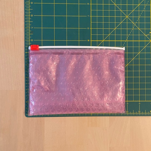 #2 SMALL Glossier Pink Bubble Wrap Pouch with Ziploc Closure - Picture 2 of 2